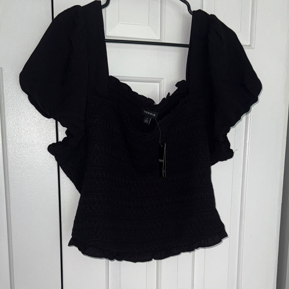 Torrid crop Black Puff Sleeve Blouse